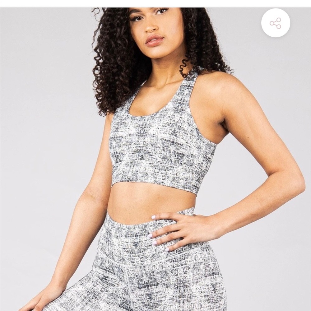 Rosa sports bra in hustle print